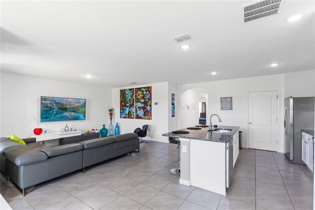 Active With Contract: $375,000 (3 beds, 2 baths, 1672 Square Feet)
