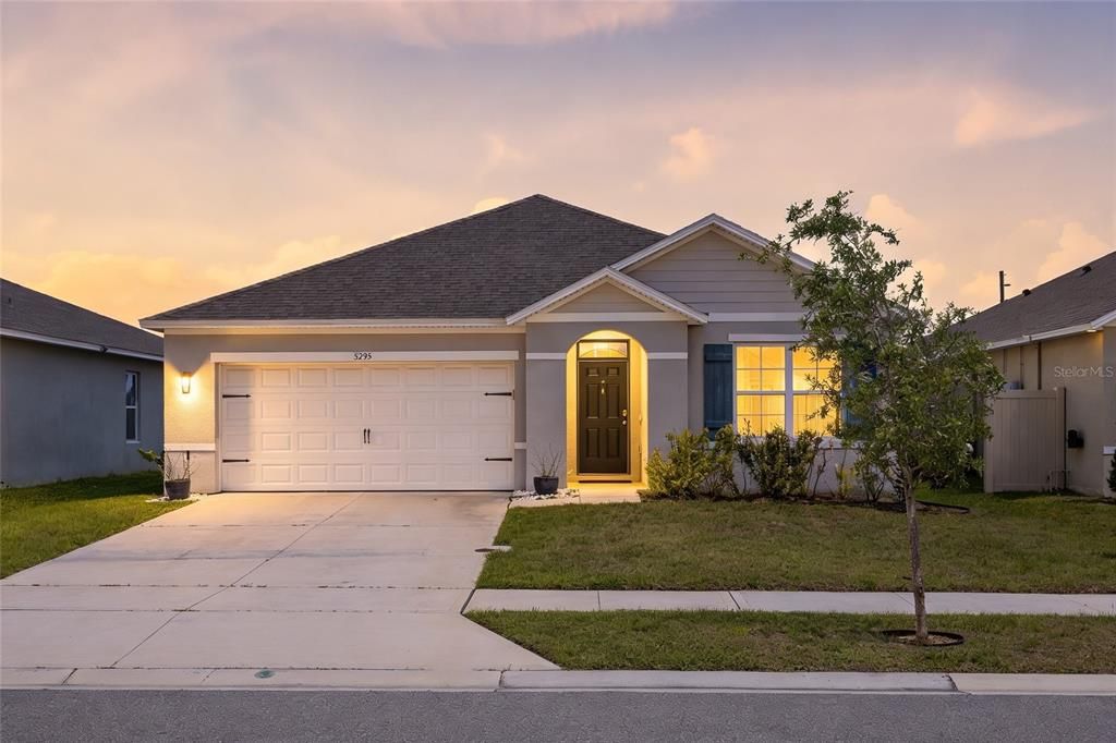 Active With Contract: $375,000 (3 beds, 2 baths, 1672 Square Feet)