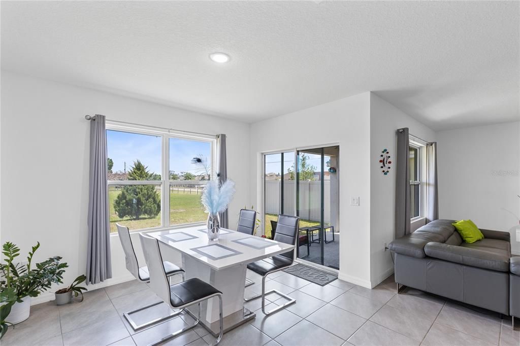 Active With Contract: $375,000 (3 beds, 2 baths, 1672 Square Feet)
