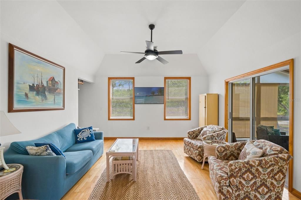 For Sale: $449,900 (2 beds, 1 baths, 1536 Square Feet)