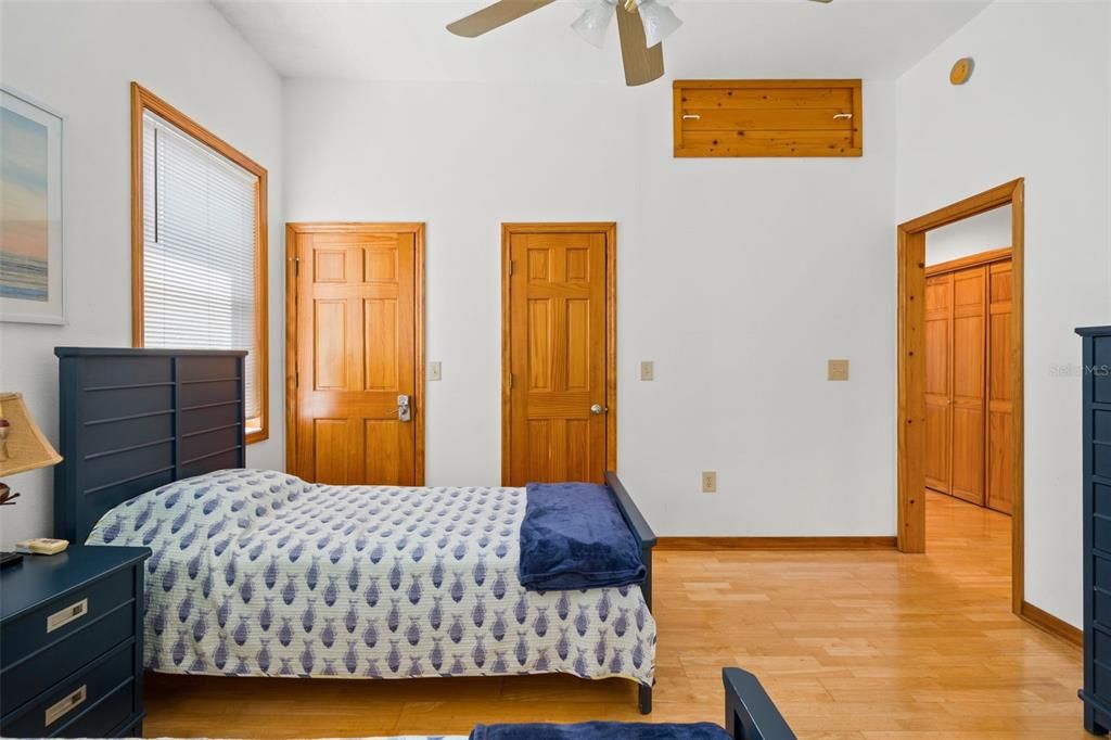 For Sale: $449,900 (2 beds, 1 baths, 1536 Square Feet)
