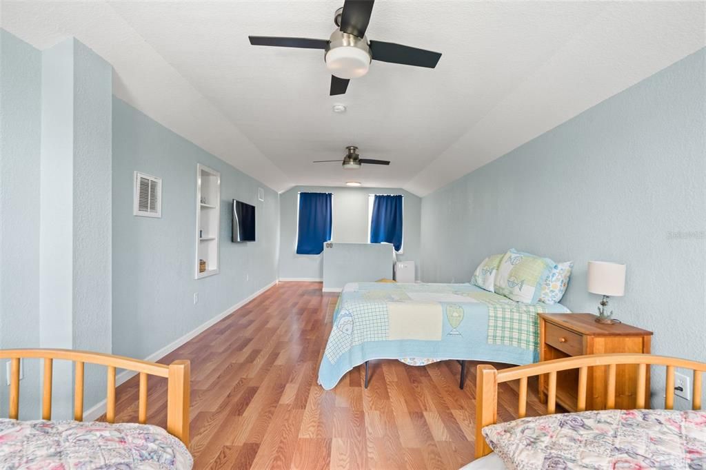 For Sale: $449,900 (2 beds, 1 baths, 1536 Square Feet)
