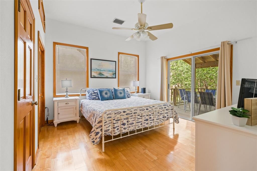 For Sale: $449,900 (2 beds, 1 baths, 1536 Square Feet)