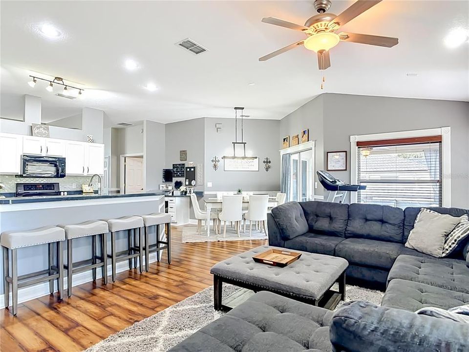Active With Contract: $365,000 (3 beds, 2 baths, 1893 Square Feet)