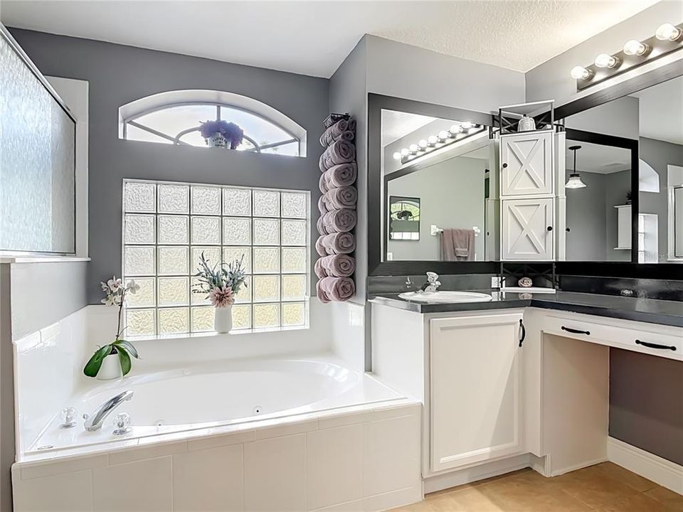 Active With Contract: $365,000 (3 beds, 2 baths, 1893 Square Feet)