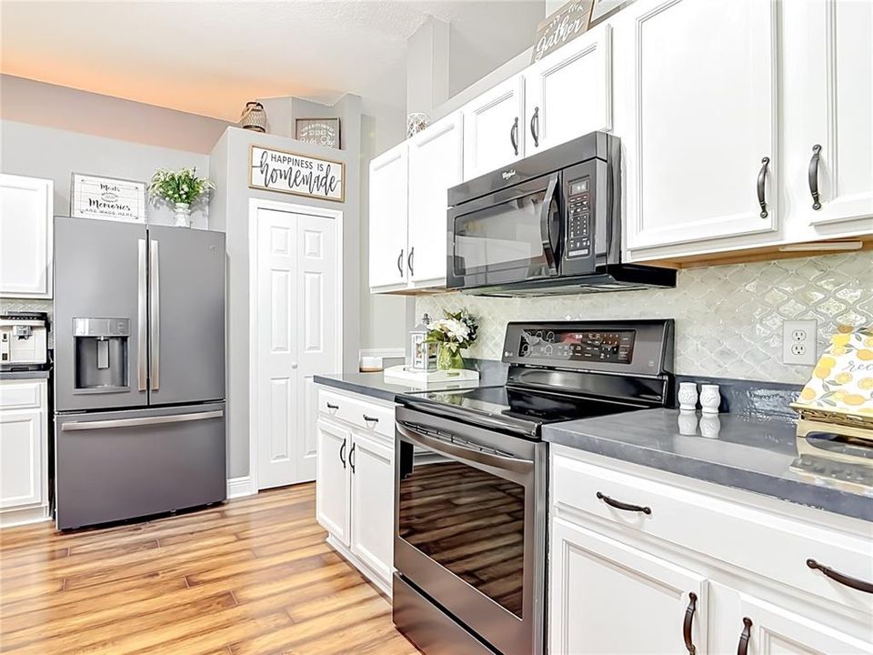 Active With Contract: $365,000 (3 beds, 2 baths, 1893 Square Feet)