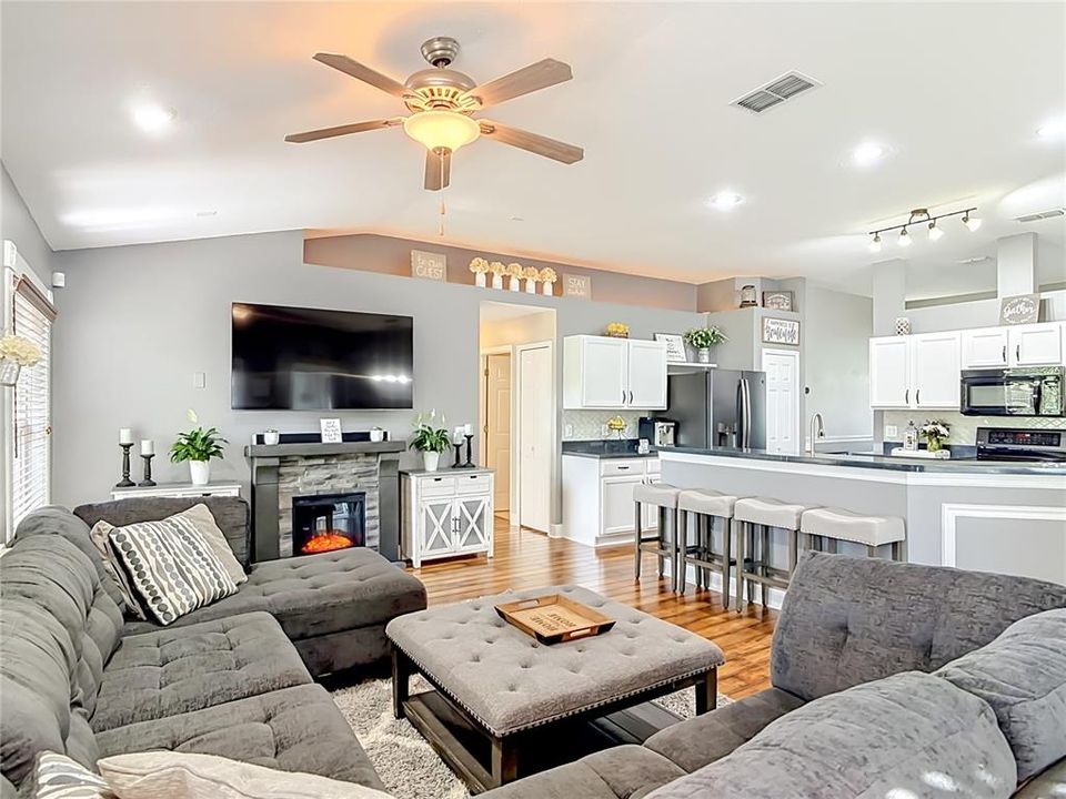Active With Contract: $365,000 (3 beds, 2 baths, 1893 Square Feet)