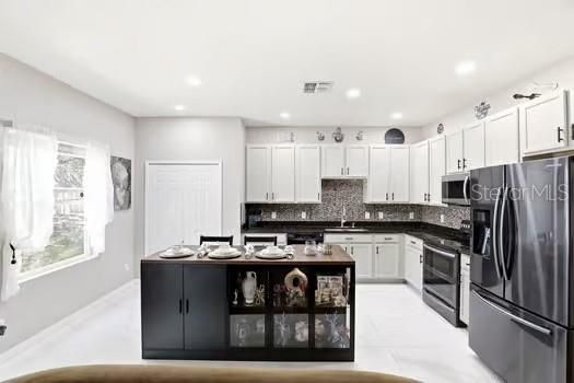 For Sale: $399,900 (4 beds, 2 baths, 1839 Square Feet)