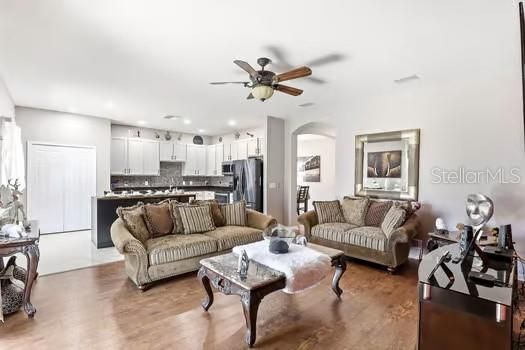 For Sale: $399,900 (4 beds, 2 baths, 1839 Square Feet)