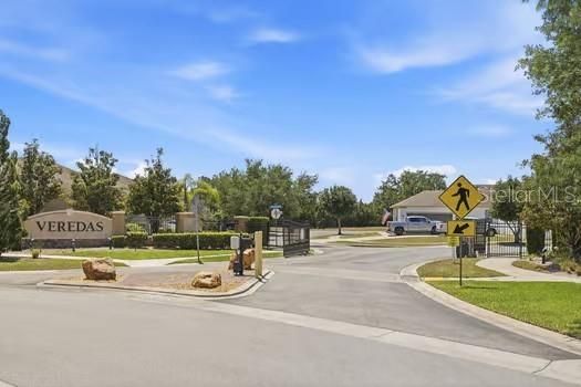 For Sale: $399,900 (4 beds, 2 baths, 1839 Square Feet)