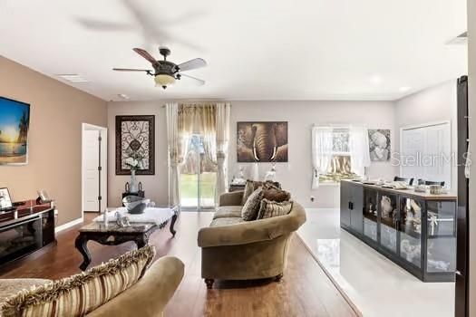 For Sale: $399,900 (4 beds, 2 baths, 1839 Square Feet)