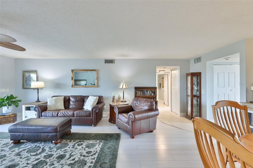 For Sale: $595,000 (2 beds, 2 baths, 1363 Square Feet)