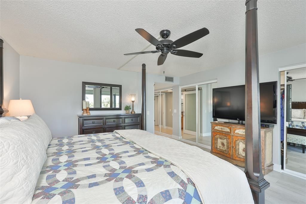 For Sale: $595,000 (2 beds, 2 baths, 1363 Square Feet)