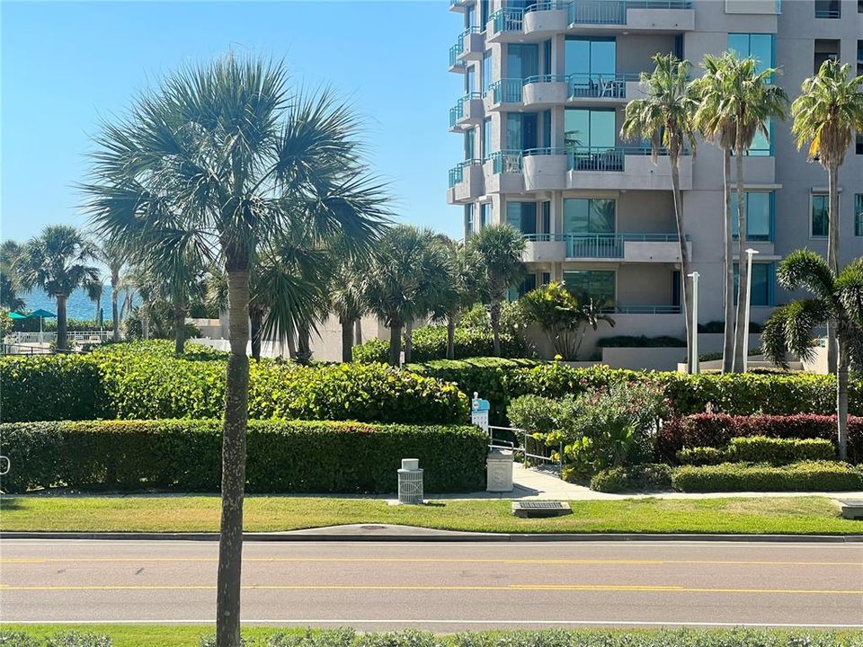 For Sale: $595,000 (2 beds, 2 baths, 1363 Square Feet)