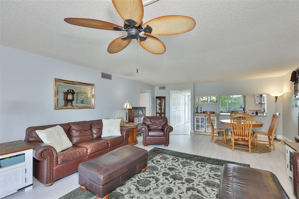 For Sale: $595,000 (2 beds, 2 baths, 1363 Square Feet)