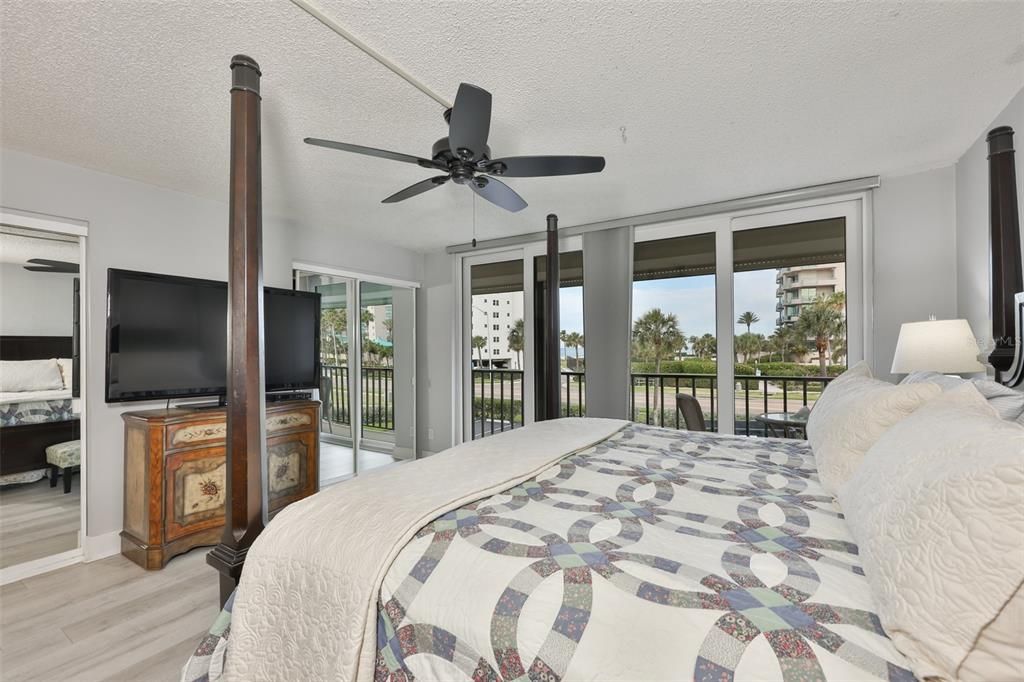 For Sale: $595,000 (2 beds, 2 baths, 1363 Square Feet)