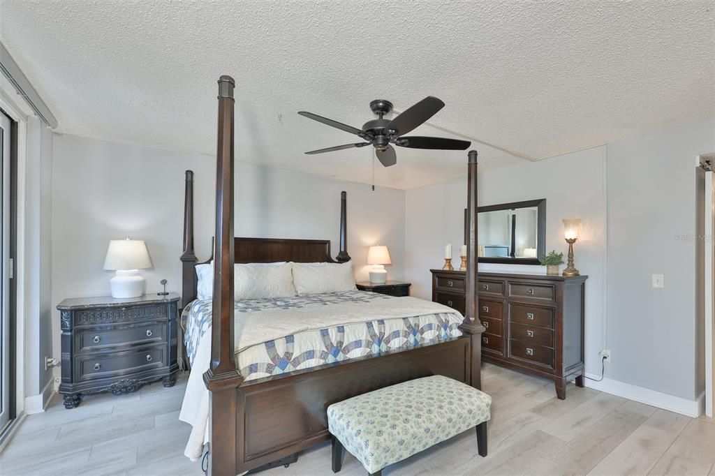 For Sale: $595,000 (2 beds, 2 baths, 1363 Square Feet)