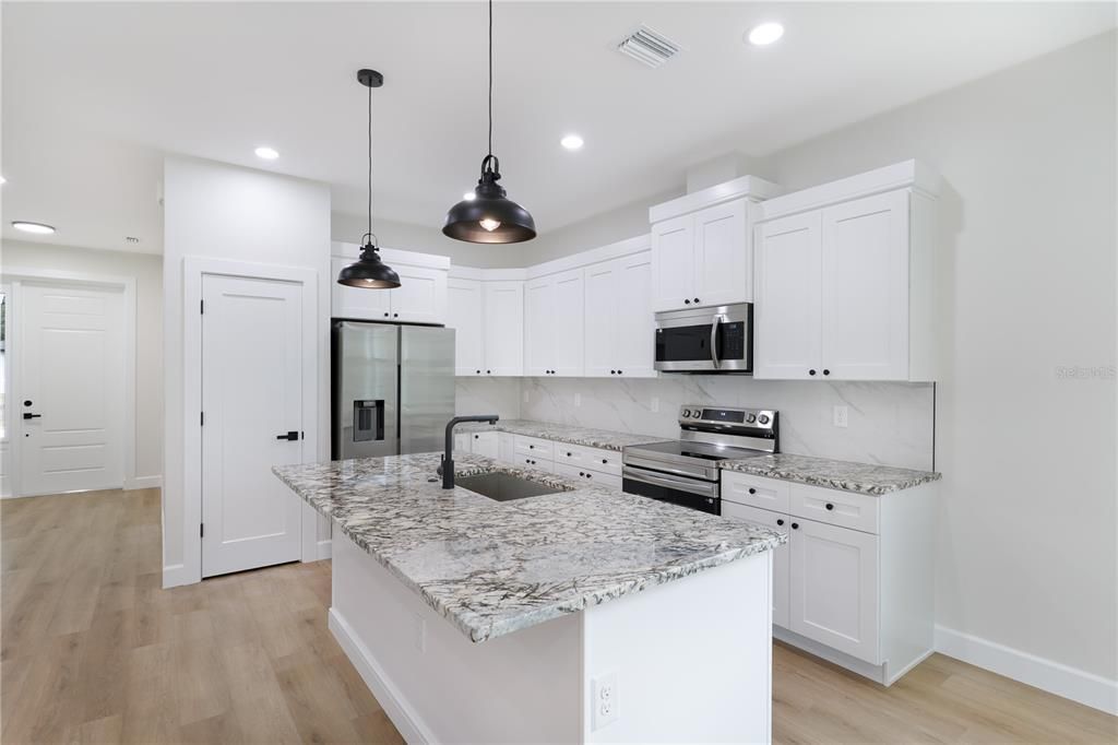 Activo con contrato: $339,990 (3 camas, 2 baños, 1522 Pies cuadrados)