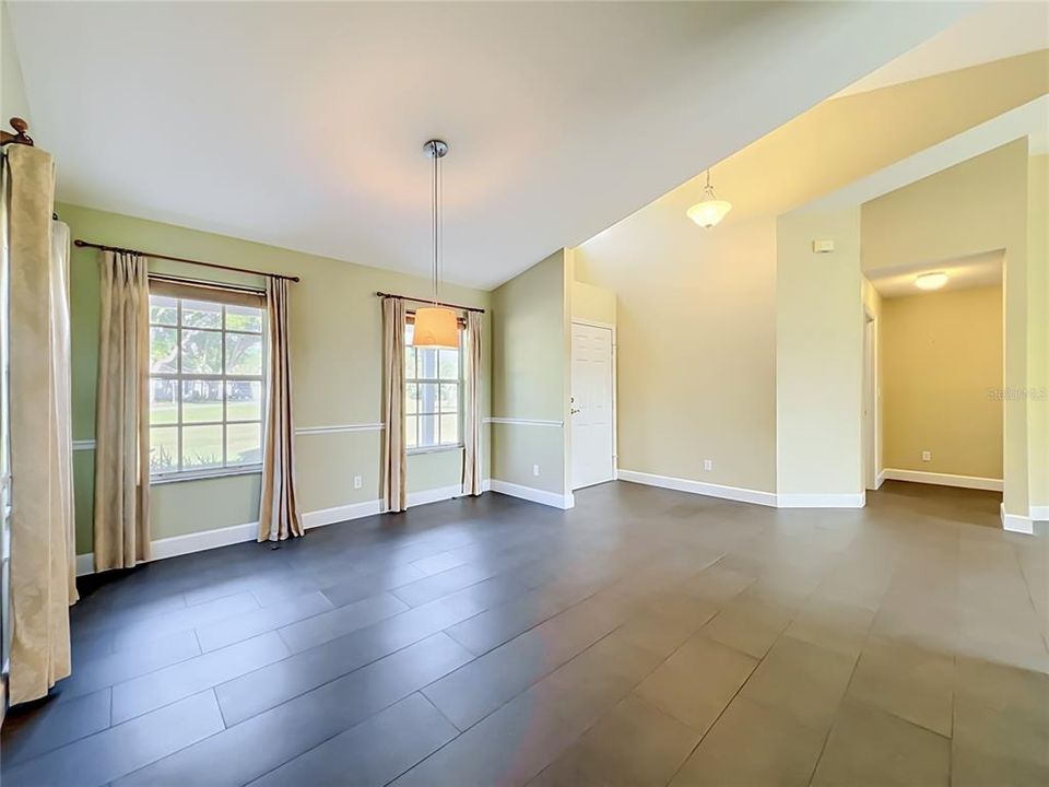 Под контрактом: $475,000 (3 спален, 2 ванн, 1892 Квадратных фут)