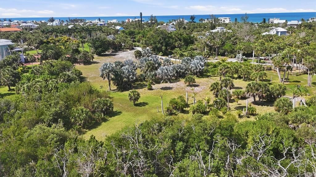 待售: $1,850,000 (2.47 acres)