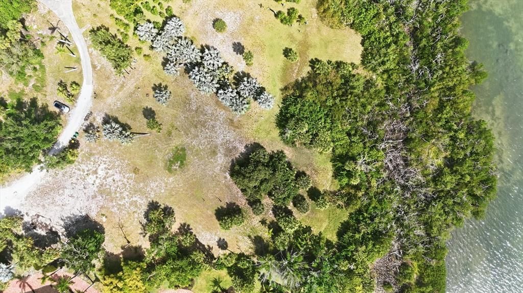待售: $1,850,000 (2.47 acres)