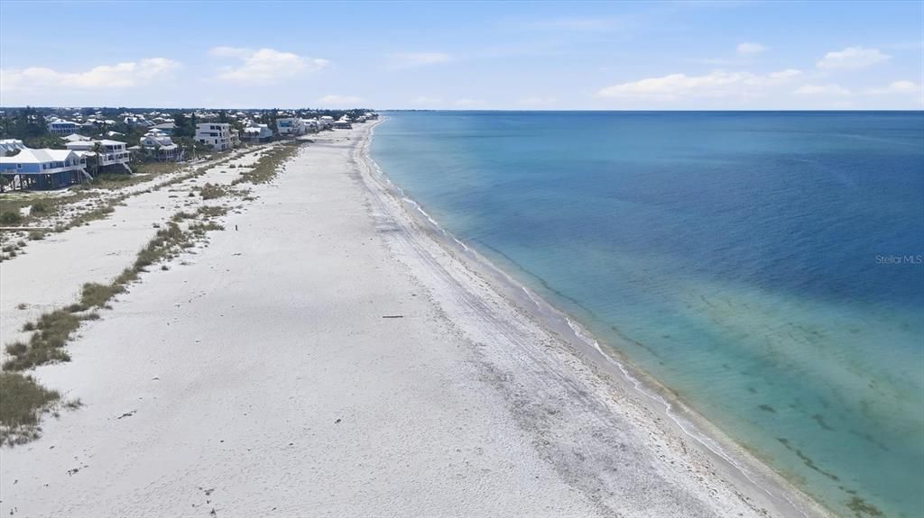 待售: $1,850,000 (2.47 acres)
