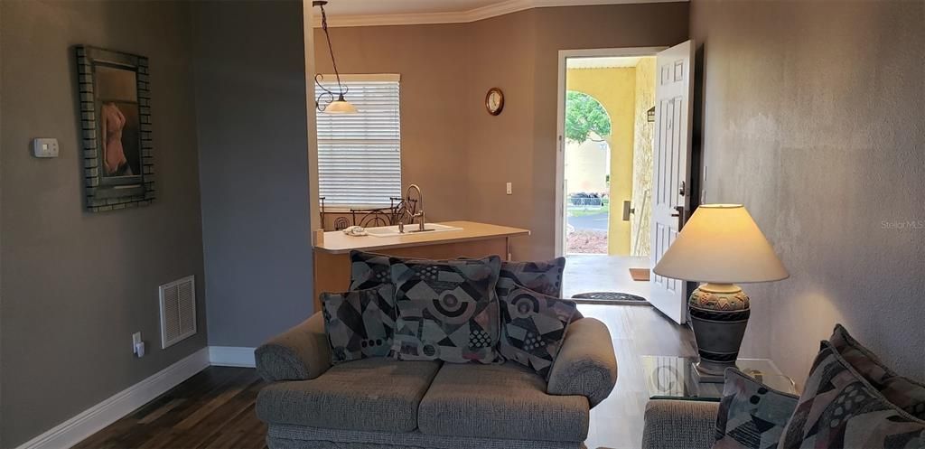 For Sale: $225,000 (1 beds, 1 baths, 750 Square Feet)