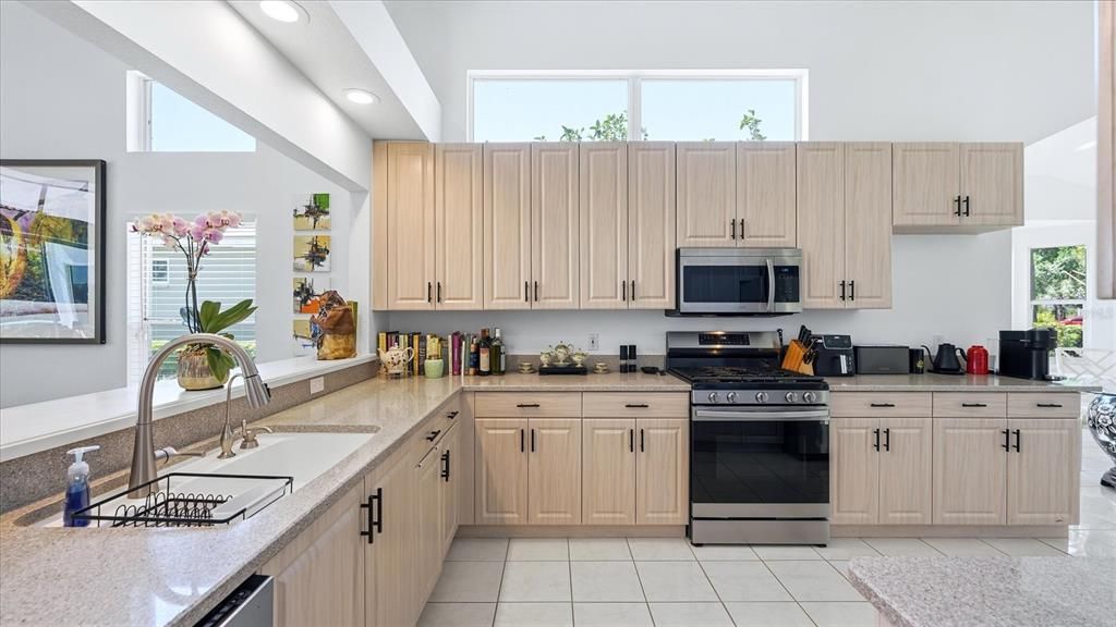 For Rent: $4,600 (3 beds, 2 baths, 2158 Square Feet)