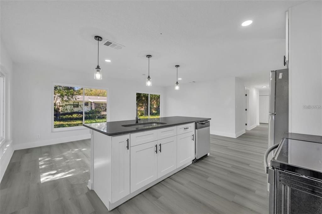 For Rent: $2,250 (4 beds, 2 baths, 1248 Square Feet)