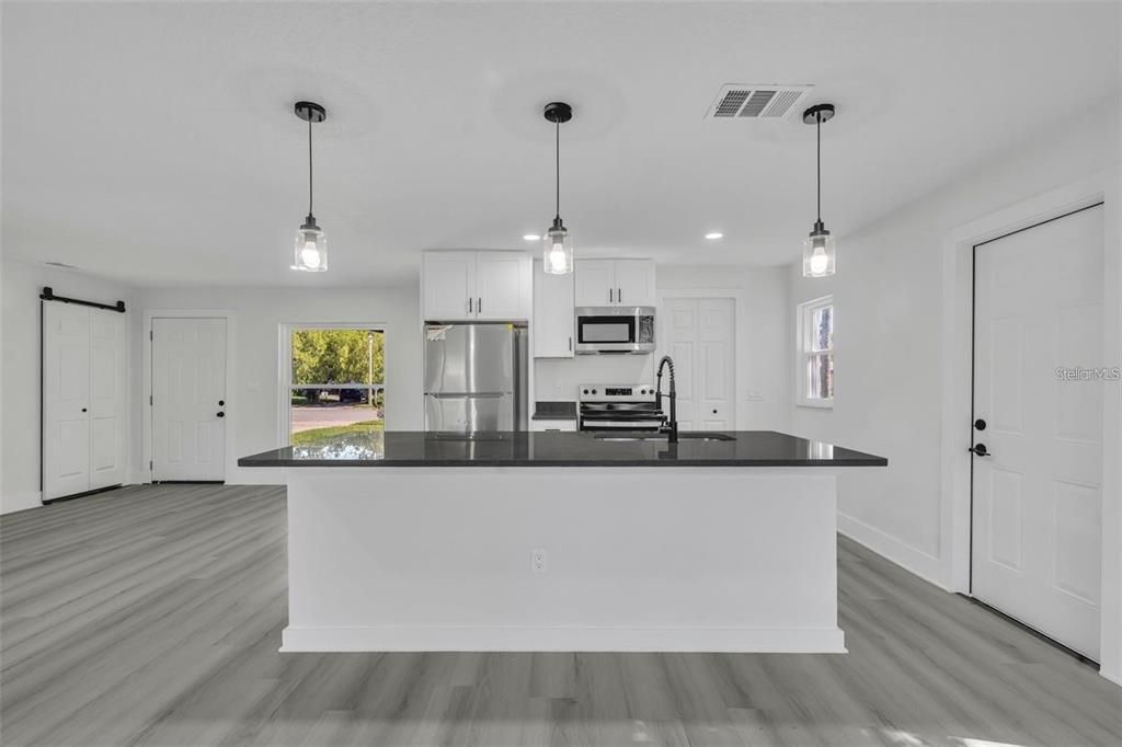 For Rent: $2,250 (4 beds, 2 baths, 1248 Square Feet)