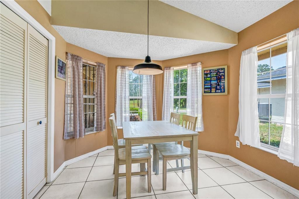 En Venta: $330,000 (3 camas, 3 baños, 2284 Pies cuadrados)