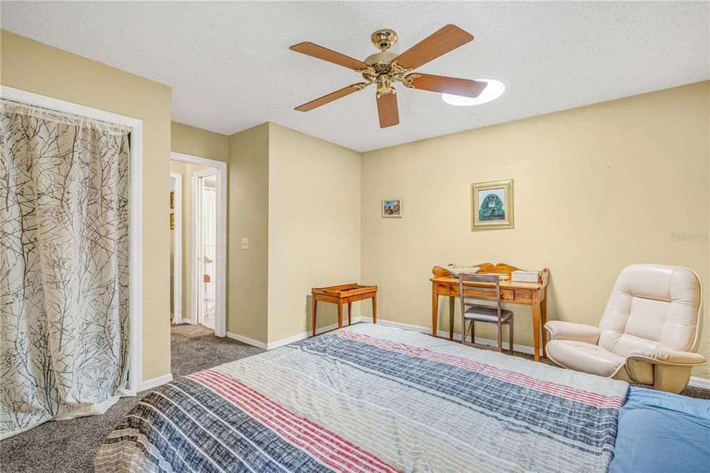 En Venta: $330,000 (3 camas, 3 baños, 2284 Pies cuadrados)