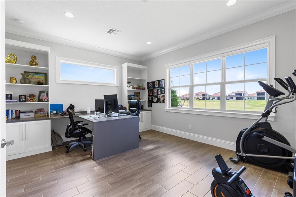 For Sale: $1,650,000 (5 beds, 5 baths, 4636 Square Feet)