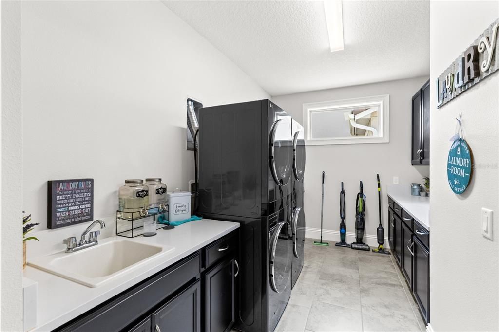 For Sale: $1,650,000 (5 beds, 5 baths, 4636 Square Feet)