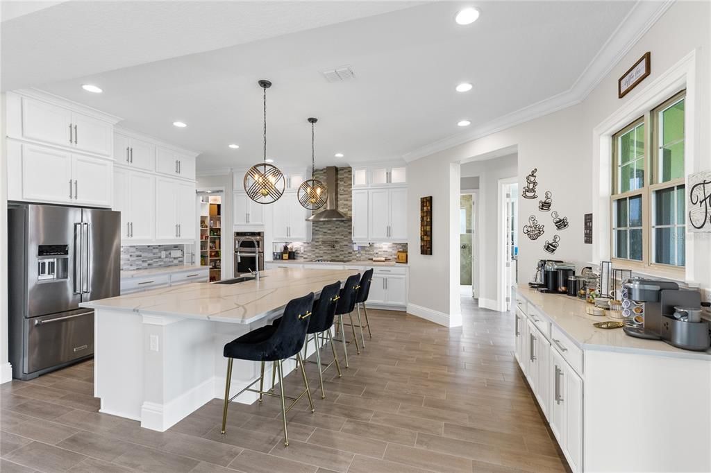 For Sale: $1,650,000 (5 beds, 5 baths, 4636 Square Feet)