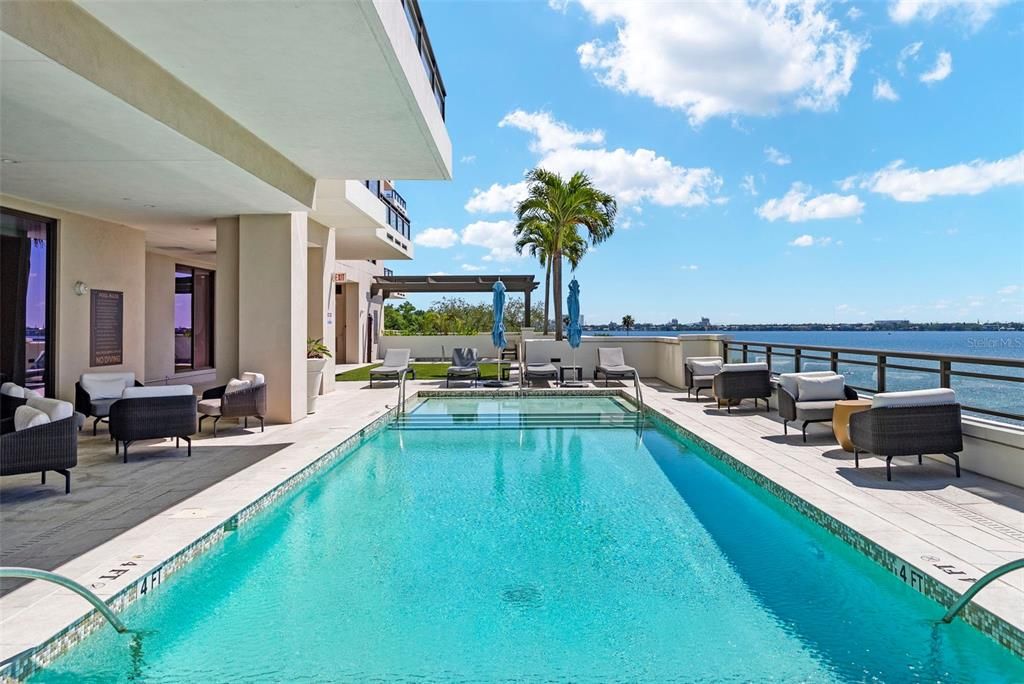 En Venta: $1,599,000 (2 camas, 3 baños, 2068 Pies cuadrados)