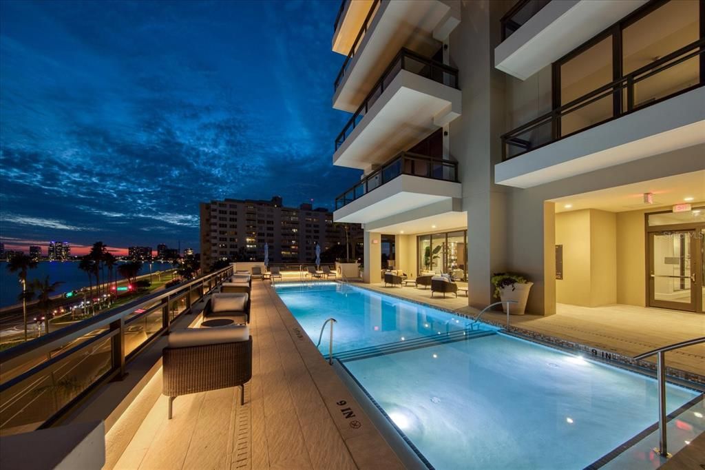 En Venta: $1,599,000 (2 camas, 3 baños, 2068 Pies cuadrados)