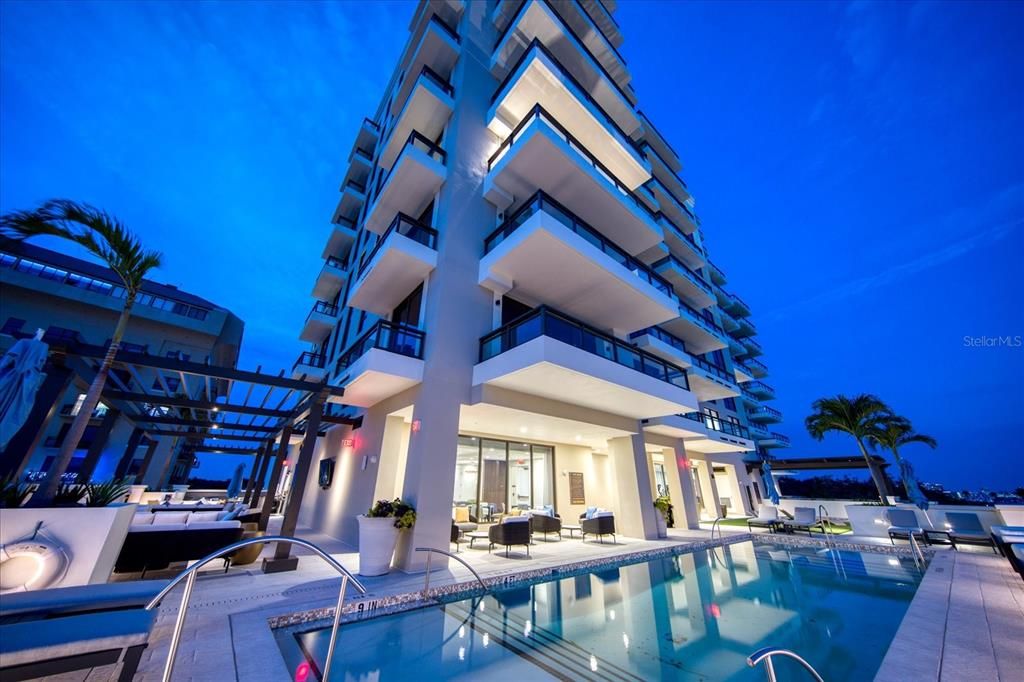 En Venta: $1,599,000 (2 camas, 3 baños, 2068 Pies cuadrados)