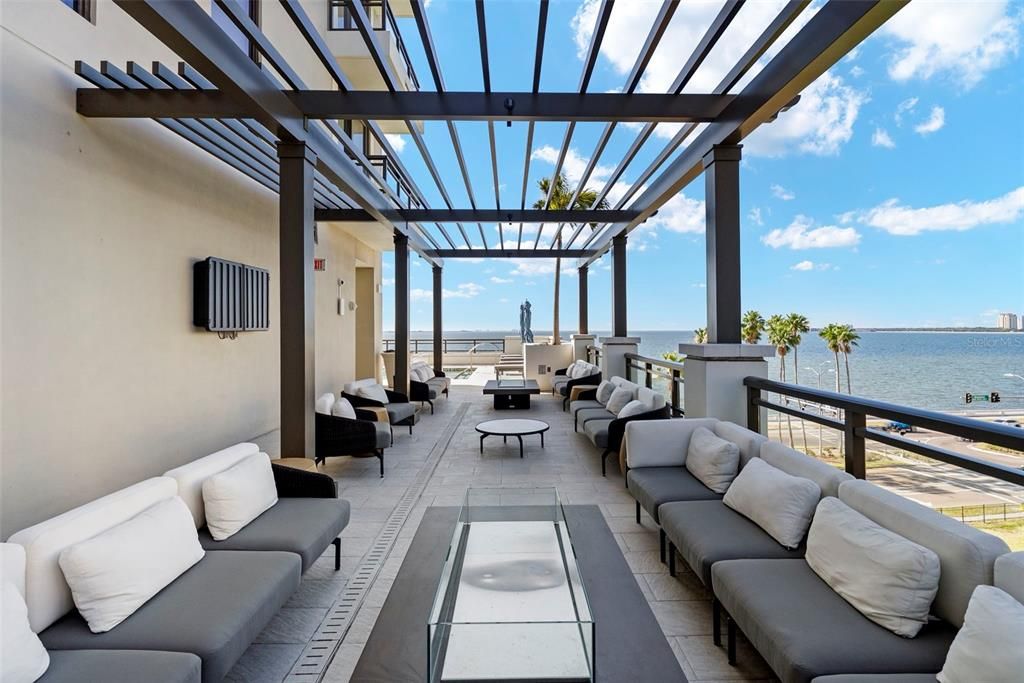 En Venta: $1,599,000 (2 camas, 3 baños, 2068 Pies cuadrados)