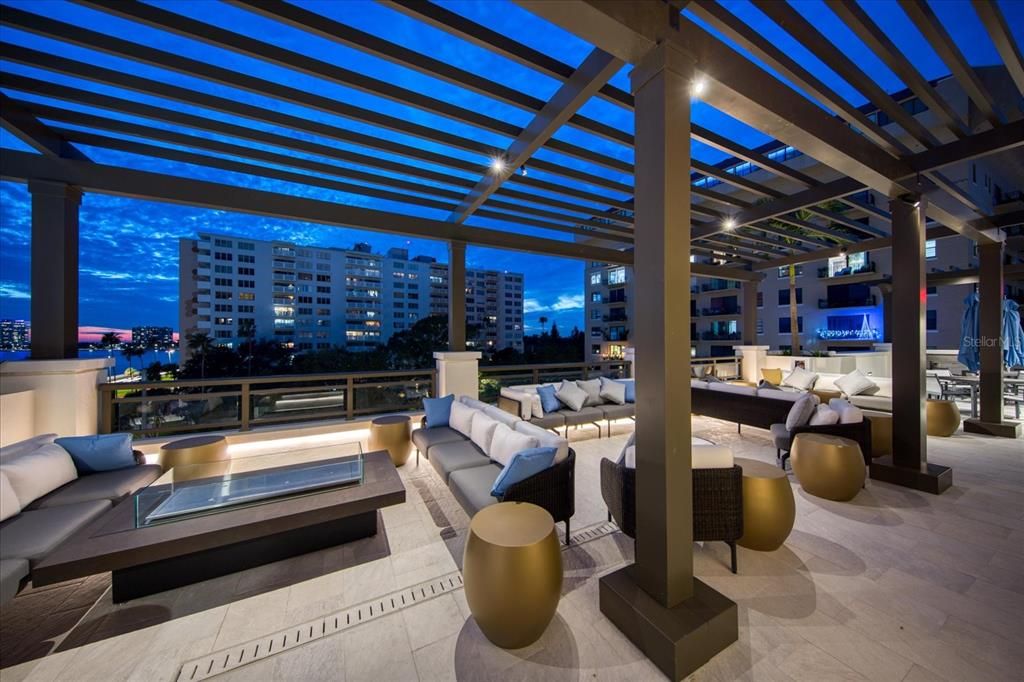 En Venta: $1,599,000 (2 camas, 3 baños, 2068 Pies cuadrados)