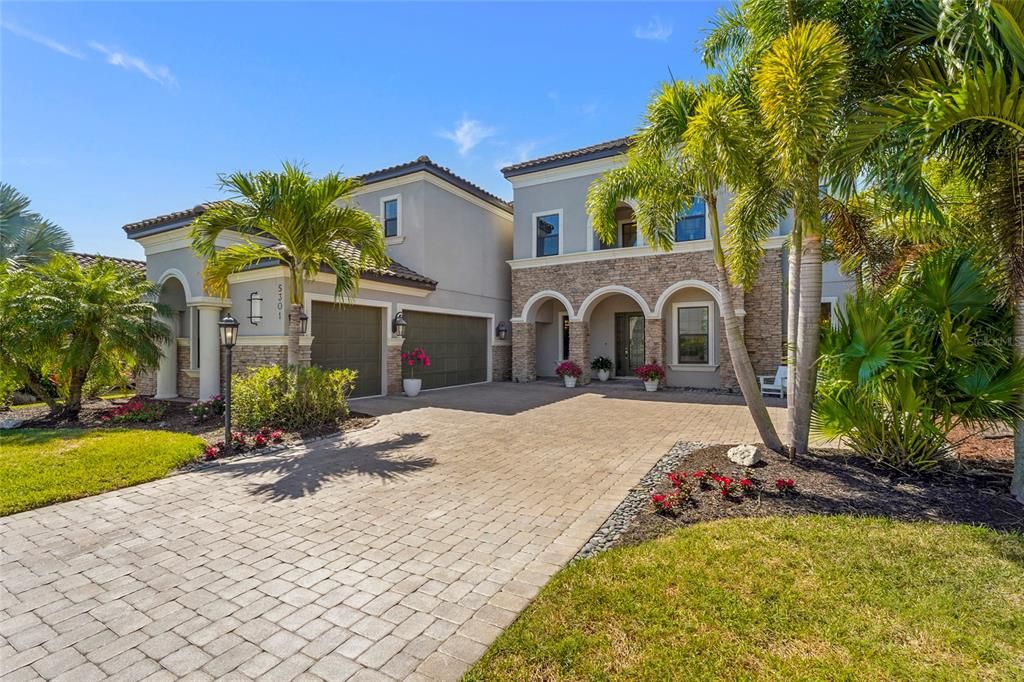 For Sale: $2,299,000 (5 beds, 4 baths, 5171 Square Feet)