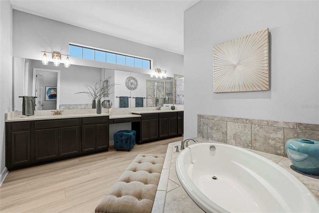 For Sale: $2,299,000 (5 beds, 4 baths, 5171 Square Feet)