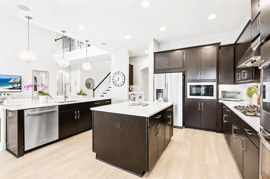 For Sale: $2,299,000 (5 beds, 4 baths, 5171 Square Feet)