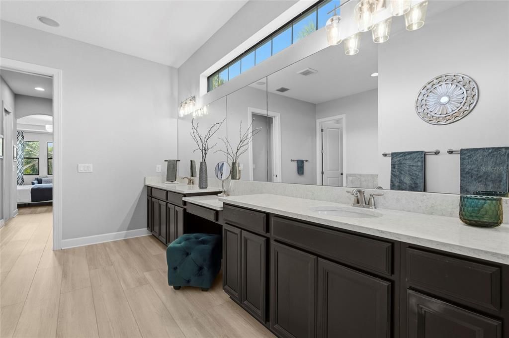 For Sale: $2,299,000 (5 beds, 4 baths, 5171 Square Feet)