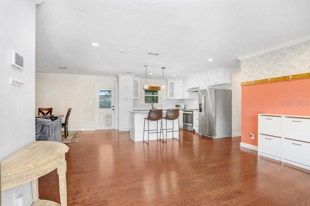 Activo con contrato: $550,000 (4 camas, 2 baños, 1614 Pies cuadrados)
