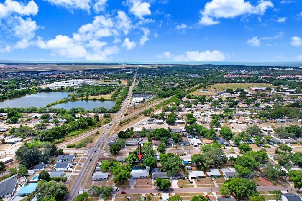 Activo con contrato: $550,000 (4 camas, 2 baños, 1614 Pies cuadrados)