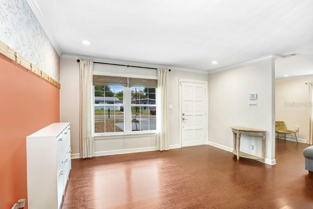 Activo con contrato: $550,000 (4 camas, 2 baños, 1614 Pies cuadrados)