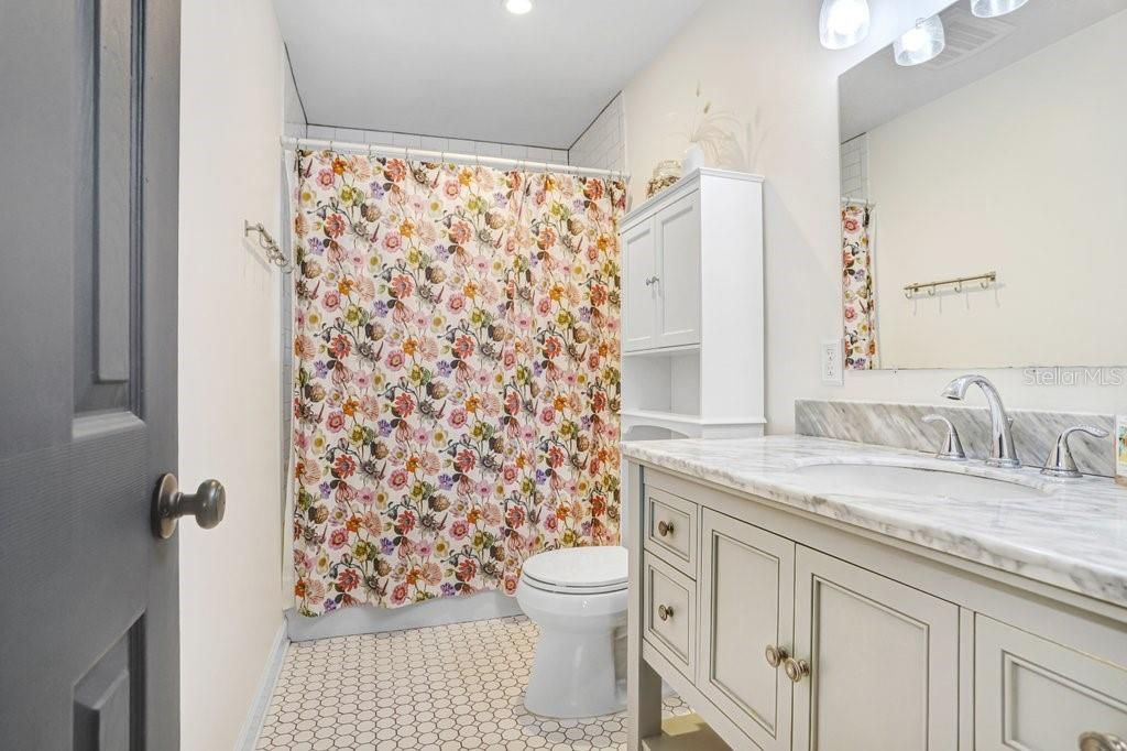 Activo con contrato: $550,000 (4 camas, 2 baños, 1614 Pies cuadrados)