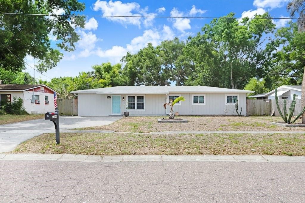 Activo con contrato: $550,000 (4 camas, 2 baños, 1614 Pies cuadrados)