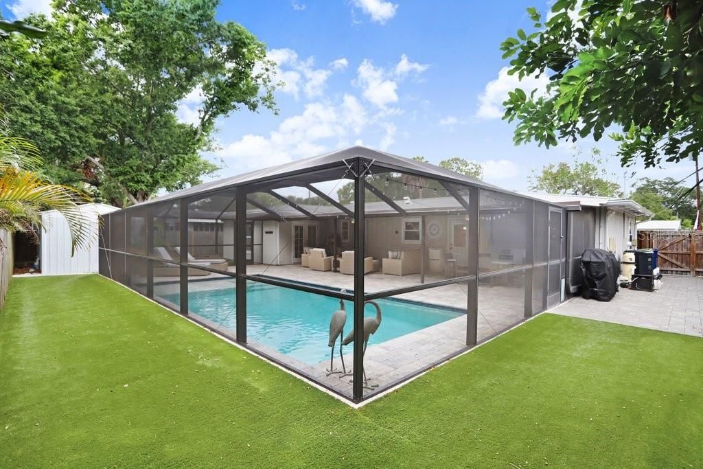 Activo con contrato: $550,000 (4 camas, 2 baños, 1614 Pies cuadrados)